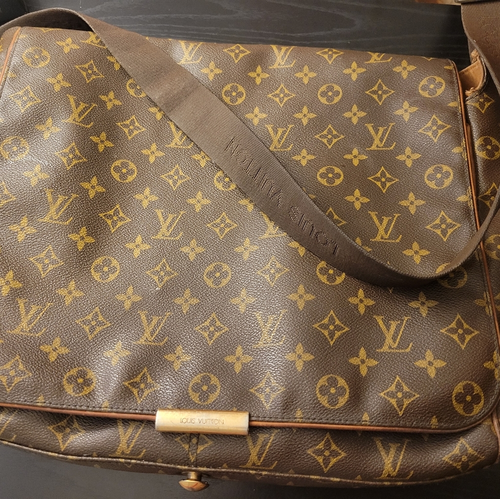 Louis Vuitton Abbesses Messenger Bag Monogram Canvas
